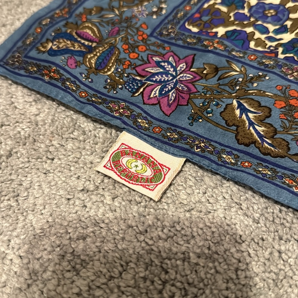 Vintage Banana Republic Cotton Bandana - Picture 3 of 4